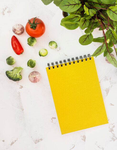 Caderno e legumes