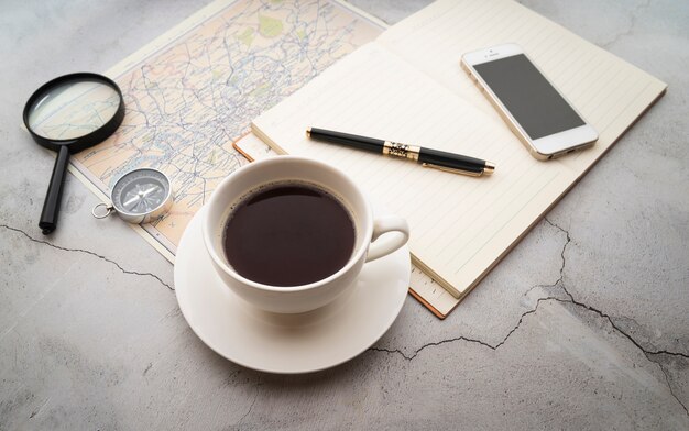 Café com vista alta e planos de viagem