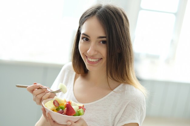 Café da manhã, mulher comendo