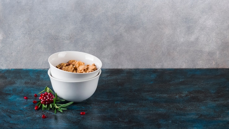 Foto grátis café da manhã saudável com cereais e leite