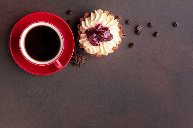 Café e espaço de cópia de bolo delicioso