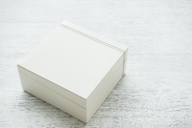 caixa de couro branco