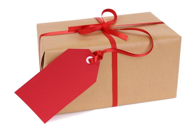 Caixa de presente com etiqueta de presente vermelha