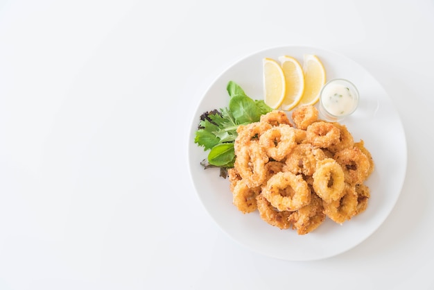 Foto grátis calamares fritos (anéis de calamares)