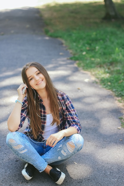 Foto grátis calça jeans moderno pessoa branca longa