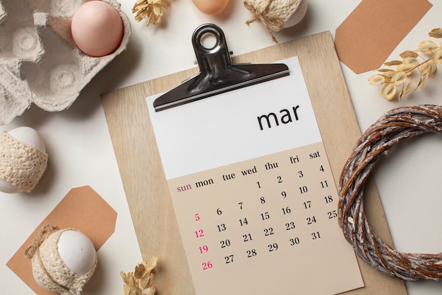 Calendário de mesa com textos em inglês