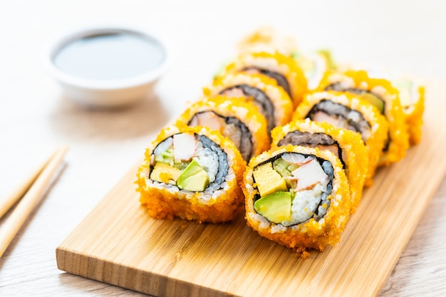 Califórnia maki rolos sushi