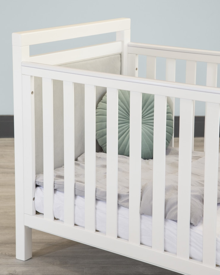 Foto grátis cama infantil berçário berço de veludo quarto infantil