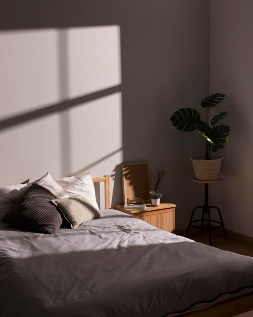 Cama minimalista com planta interior