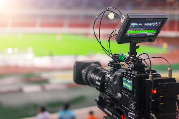 Foto grátis câmera de vídeo gravação de um jogo de futebol