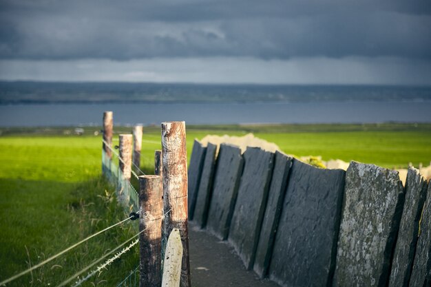 Caminho de belas paisagens das Falésias de Moher