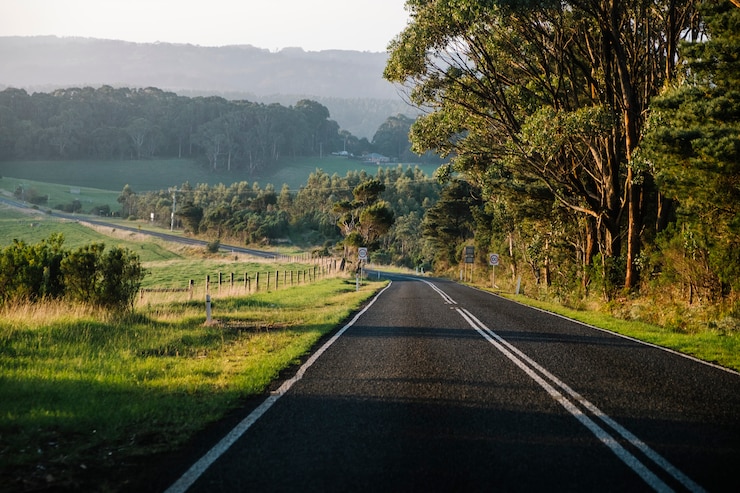 Foto grátis caminho de estrada e pôr do sol
