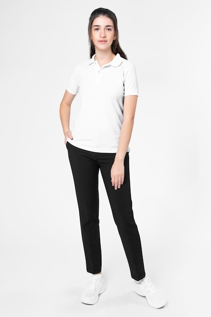 Camisa polo branca feminina casual de corpo inteiro