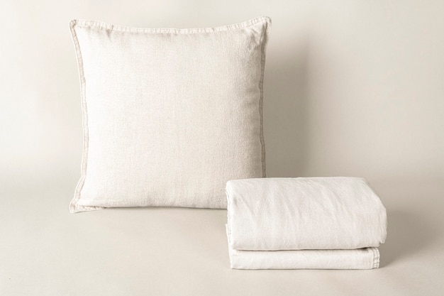 Foto grátis capa de almofada, roupa de cama em tecido natural