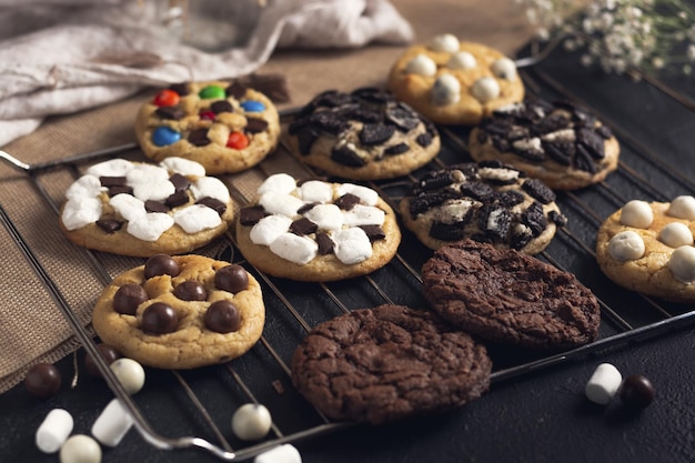 Captura aproximada dos deliciosos e doces biscoitos de chocolate