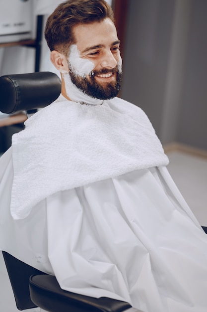 cara na barbearia