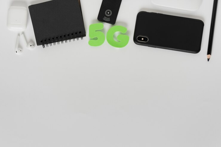 Foto grátis caracteres plana 5g leigos com telefone