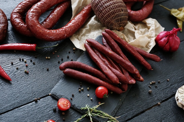 Foto grátis carne com tomate e tomilho