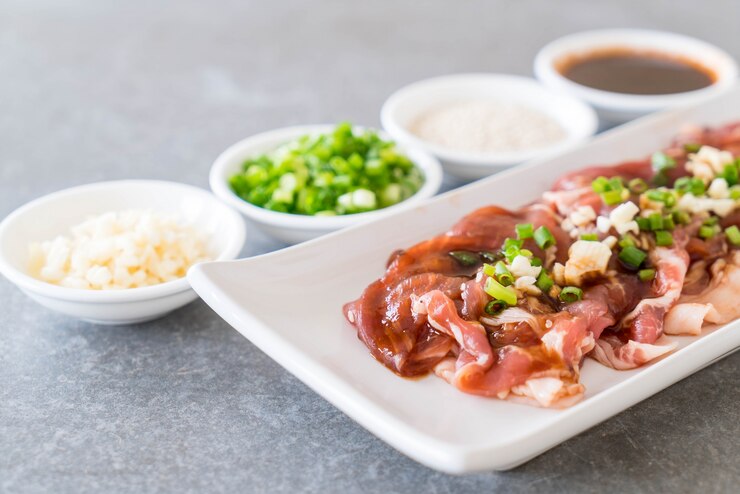 Foto grátis carne de porco fresca fatiada