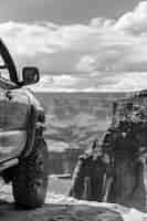 Foto grátis carro off-road no deserto