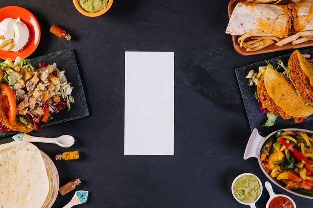 Cartão de papel e comida mexicana