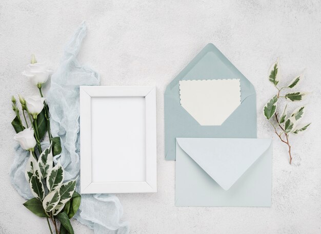 Cartões de convite de casamento com flores