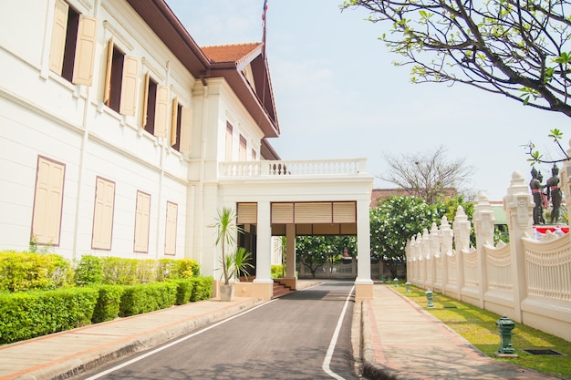 Casa com uma cerca de mármore