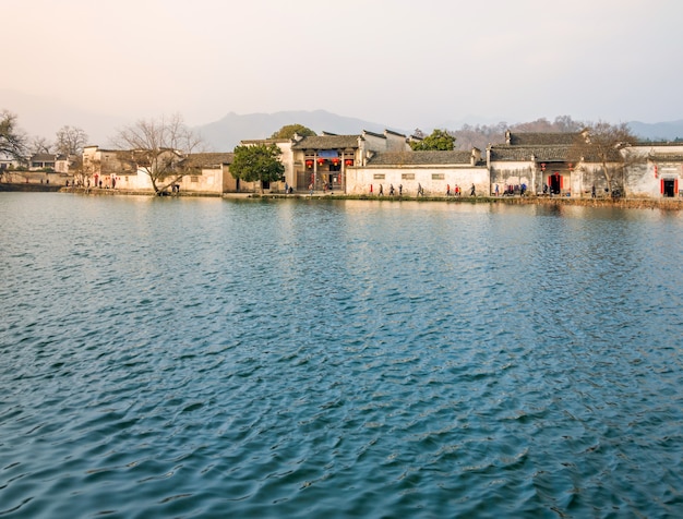 Foto grátis casa de construção tradicional rio chinês oriental