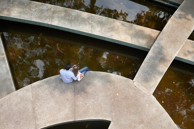 Casal apaixonado relaxante