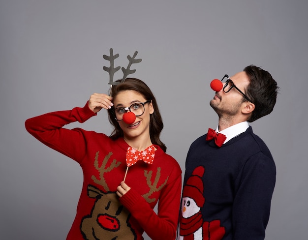 Foto grátis casal bizarro na época do natal