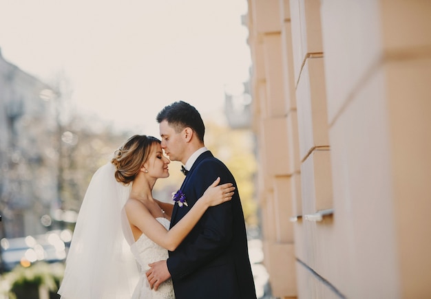 Casal bonito na rua