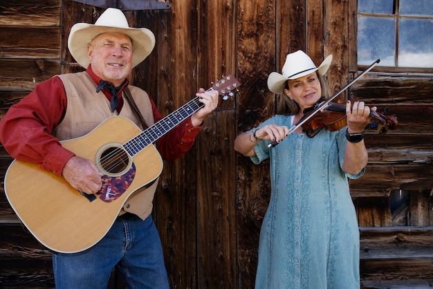 Foto grátis casal cantando juntos música country