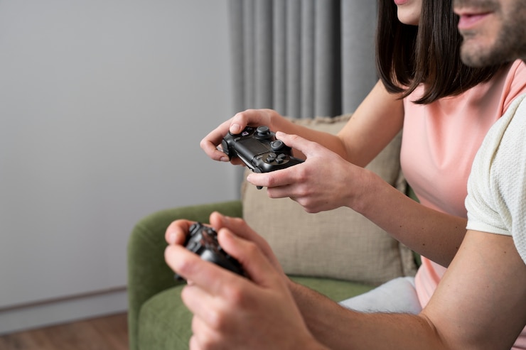 Foto grátis casal curtindo jogar videogame