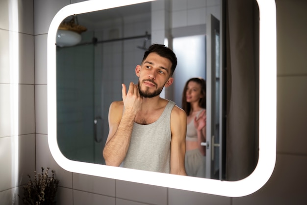 Foto grátis casal curtindo seus momentos de intimidade