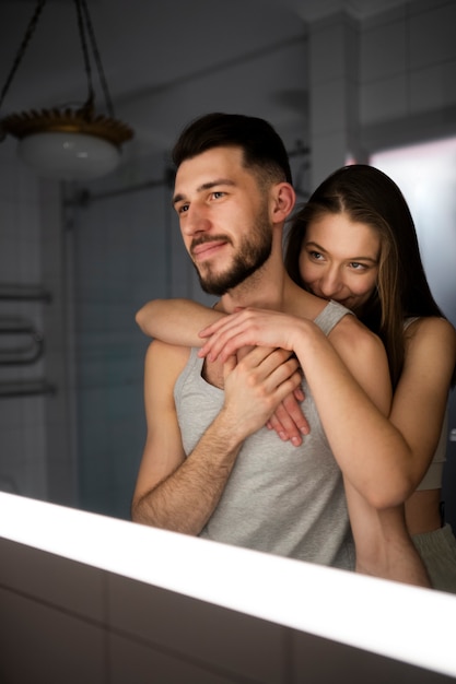 Foto grátis casal curtindo seus momentos de intimidade