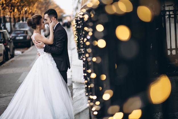 Casal de casamento na frança