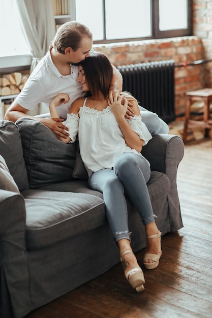 Foto grátis casal em casa