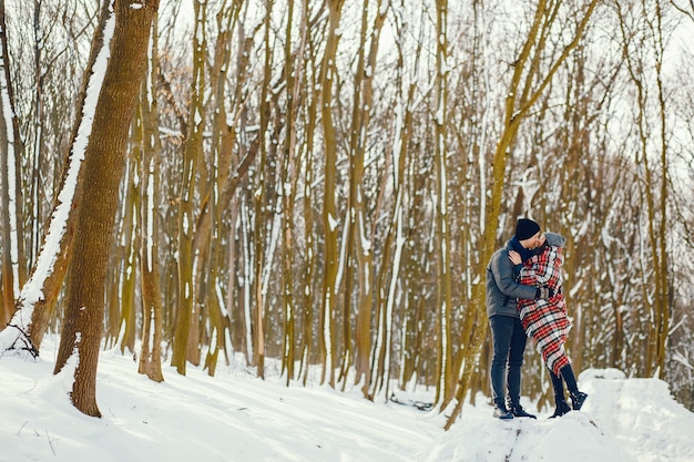 casal em um inverno