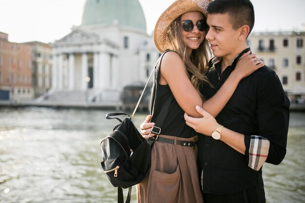 Casal em uma lua de mel em Veneza