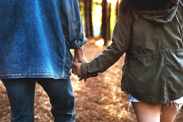 Foto grátis casal, explorando o conceito de férias de viagem