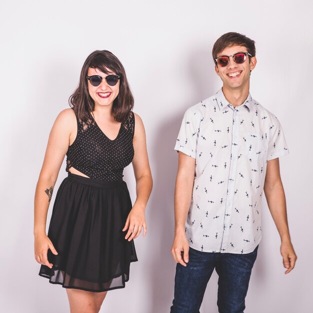 Casal feliz na festa