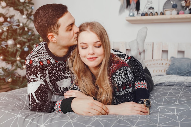 Casal fofo em casa