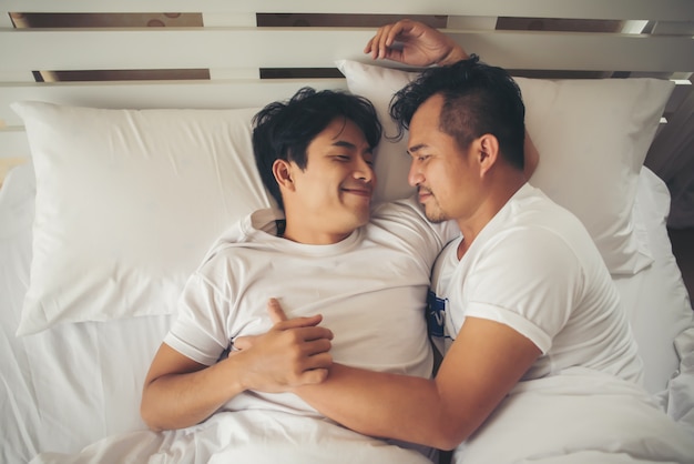 Casal gay amor tempo na cama