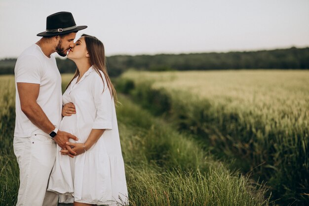 Casal grávida, esperando um bebê