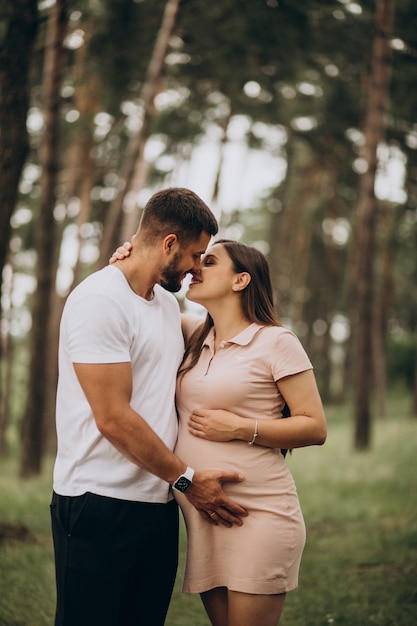 Casal grávida, esperando um bebê