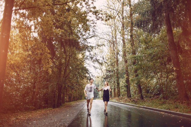 casal na chuva