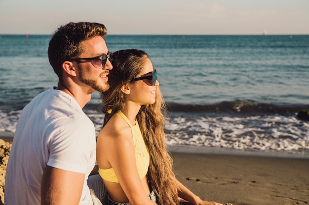 Foto grátis casal na praia