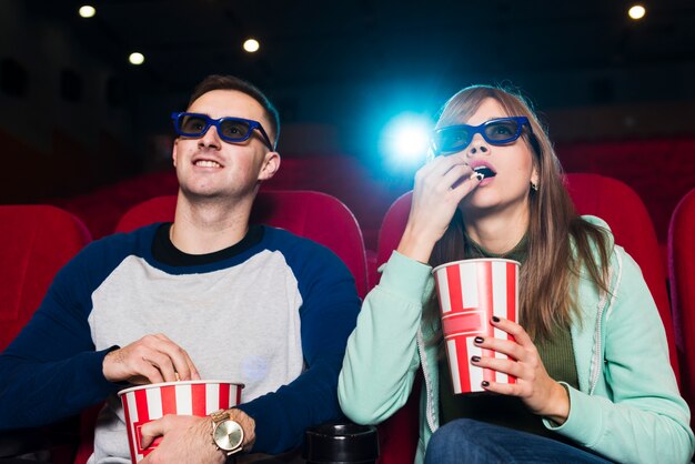 Casal no cinema