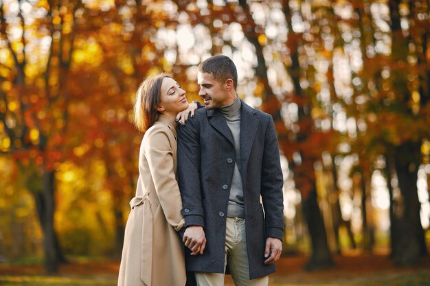 casal no parque