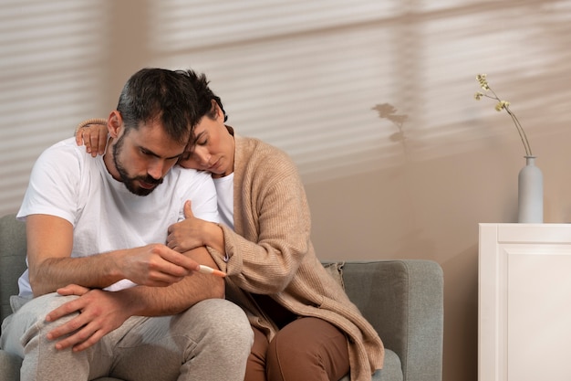 Foto grátis casal que sofre de infertilidade